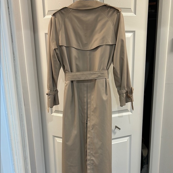 Burberry Vintage Beige Trench Coat for Women - Picture 3 of 10